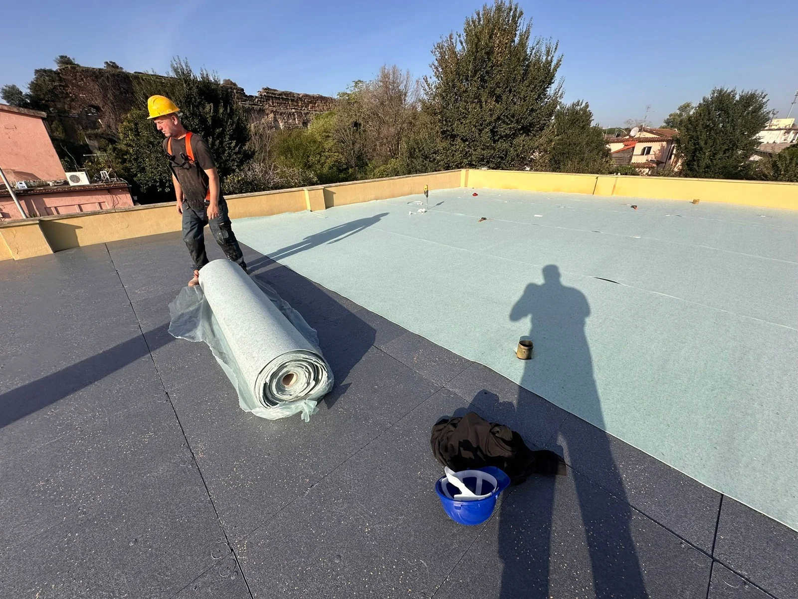 Lavorazione su pannelli e strato in rotolo, dalla galleria Polyisoroma. Non è una posa di schiuma a spruzzo.